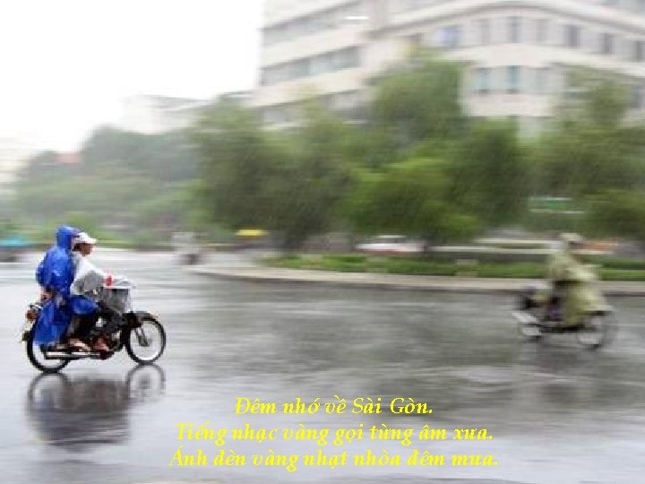 Đêm nhớ về Sài Gòn. Tiếng nhạc vàng gọi từng âm xưa. Ánh đèn