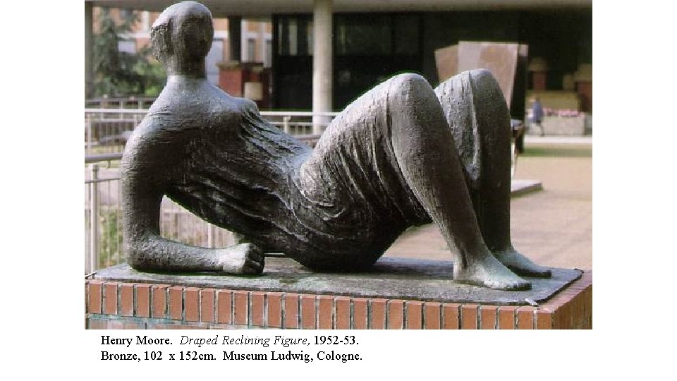 Henry Moore. Draped Reclining Figure, 1952 -53. Bronze, 102 x 152 cm. Museum Ludwig,