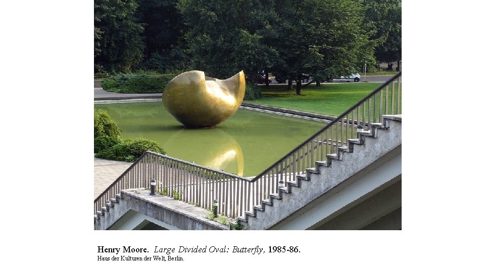 Henry Moore. Large Divided Oval: Butterfly, 1985 -86. Haus der Kulturen der Welt, Berlin.