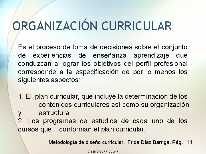 ORGANIZACIÓN CURRICULAR Es el proceso de toma de decisiones sobre el conjunto de experiencias