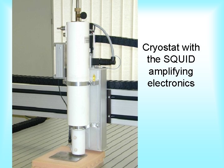 Cryostat with the SQUID amplifying electronics 