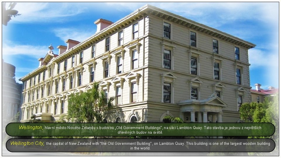 Wellington, hlavní město Nového Zélandu s budovou „Old Government Buildings“, na ulici Lambton Quay.