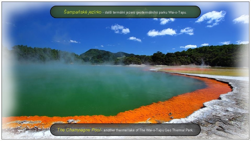 Šampaňské jezírko - další termální jezero geotermálního parku Wai-o-Tapu. The Champagne Pool - anothermal