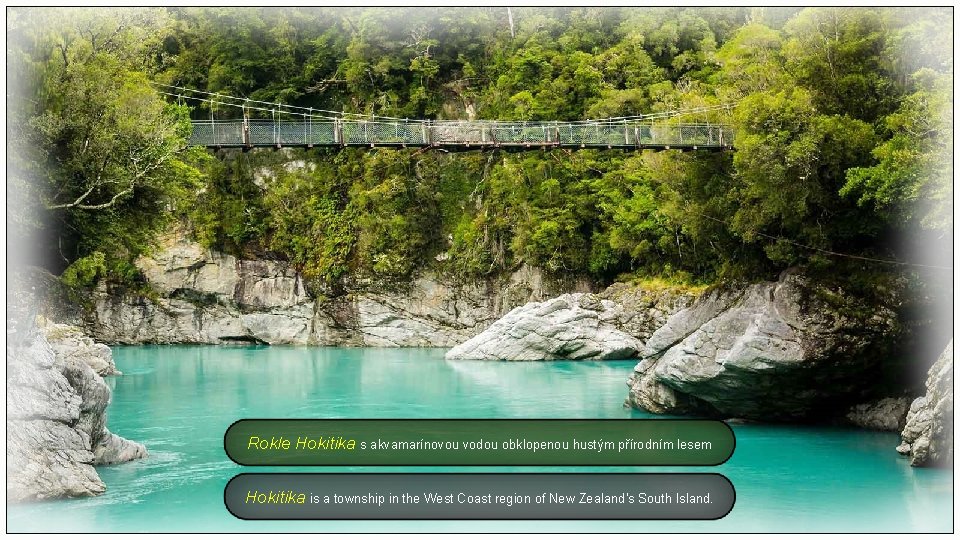 Rokle Hokitika s akvamarínovou vodou obklopenou hustým přírodním lesem Hokitika is a township in