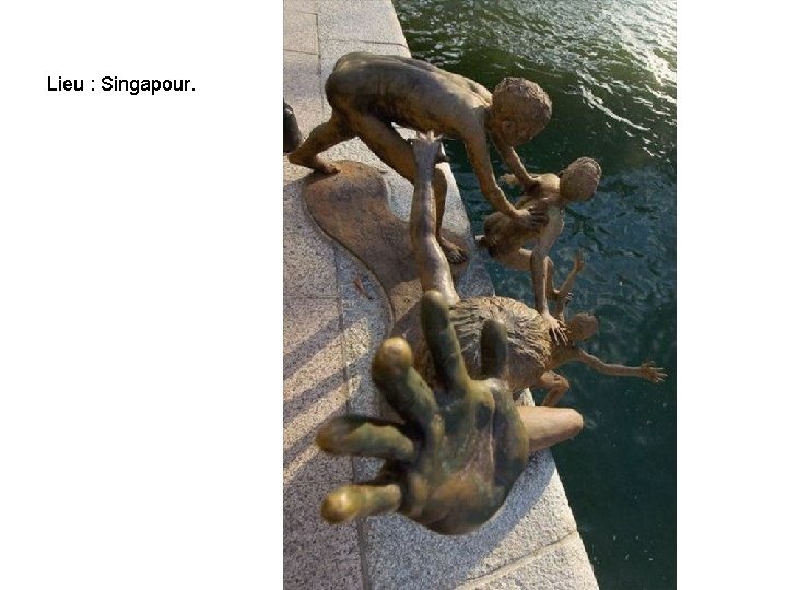 Lieu : Singapour. 
