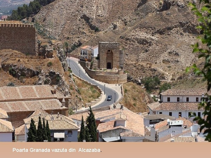 Poarta Granada vazuta din Alcazaba. 