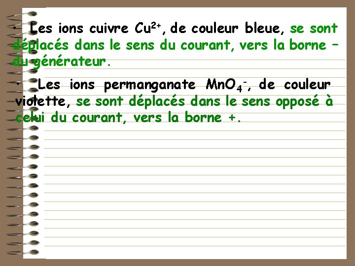 Les ions cuivre Cu 2+, de couleur bleue, se sont déplacés dans le sens