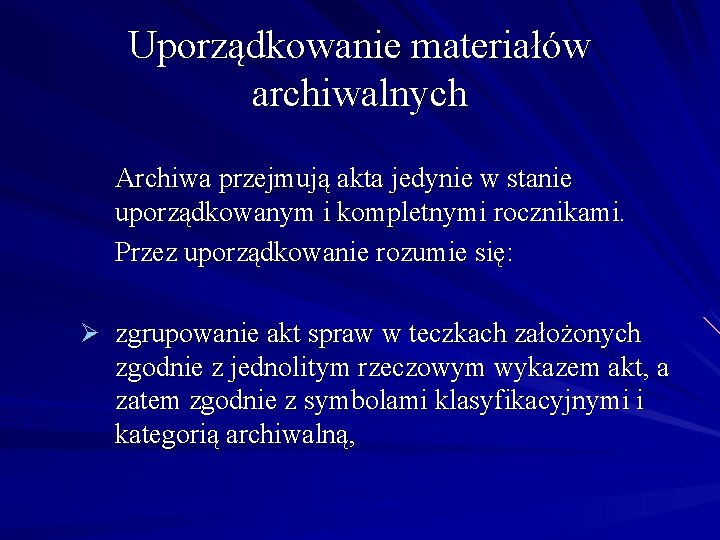 Uporządkowanie materiałów archiwalnych Archiwa przejmują akta jedynie w stanie uporządkowanym i kompletnymi rocznikami. Przez