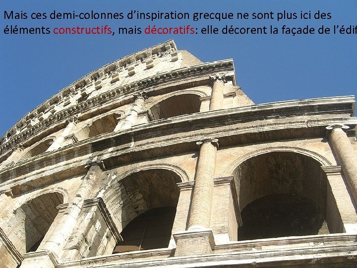 Mais ces demi-colonnes d’inspiration grecque ne sont plus ici des éléments constructifs, mais décoratifs: