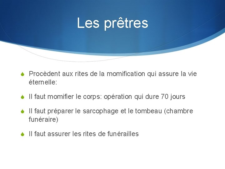 Les prêtres S Procèdent aux rites de la momification qui assure la vie éternelle: