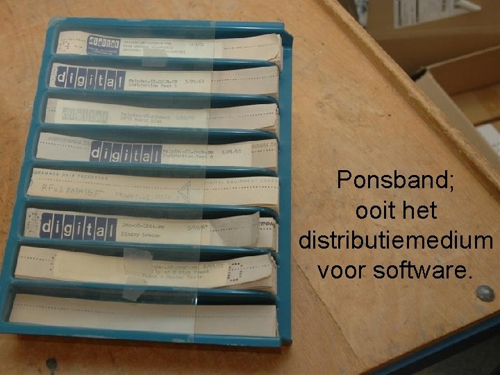 Ponsband; ooit het distributiemedium voor software. 