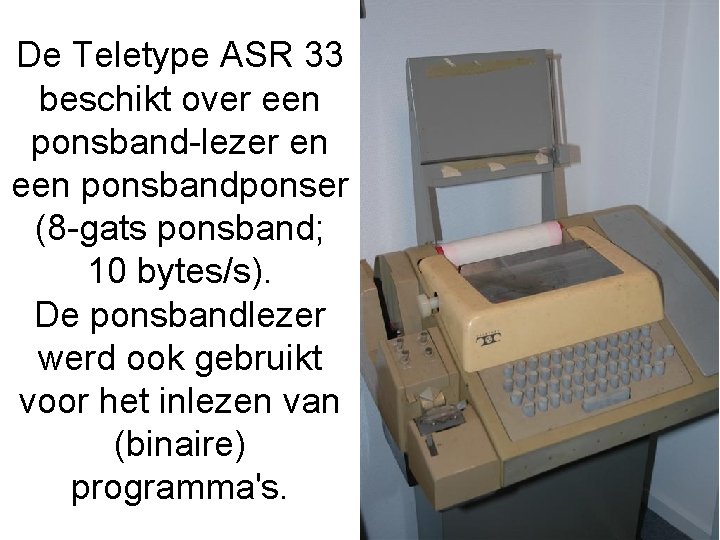 De Teletype ASR 33 beschikt over een ponsband-lezer en een ponsbandponser (8 -gats ponsband;