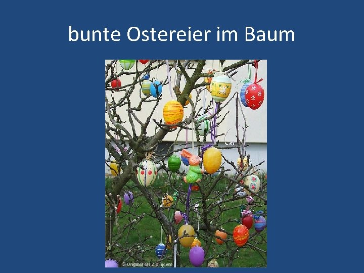 bunte Ostereier im Baum 