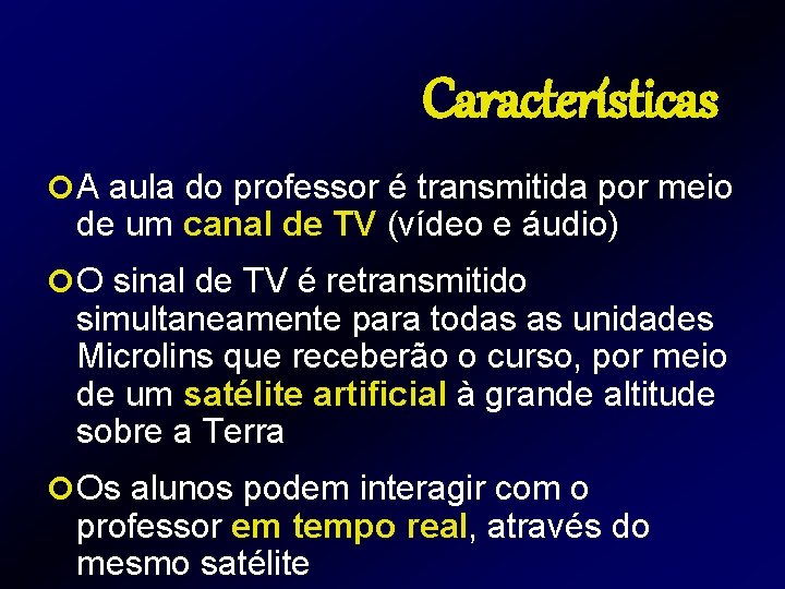 Características ¢ A aula do professor é transmitida por meio de um canal de Características ¢ A aula do professor é transmitida por meio de um canal de