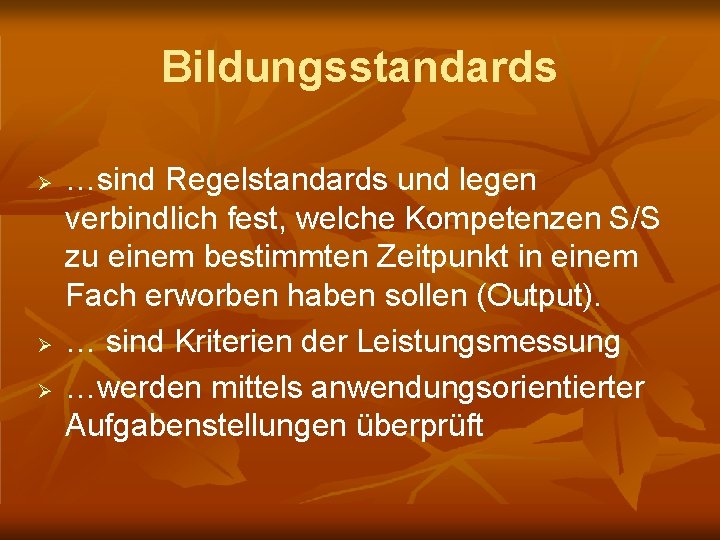 Bildungsstandards …sind Regelstandards und legen verbindlich fest, welche Kompetenzen S/S zu einem bestimmten Zeitpunkt