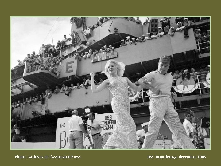 Photo : Archives de l’Associated Press USS Ticonderoga, décembre 1965 Photo : Archives de l’Associated Press USS Ticonderoga, décembre 1965