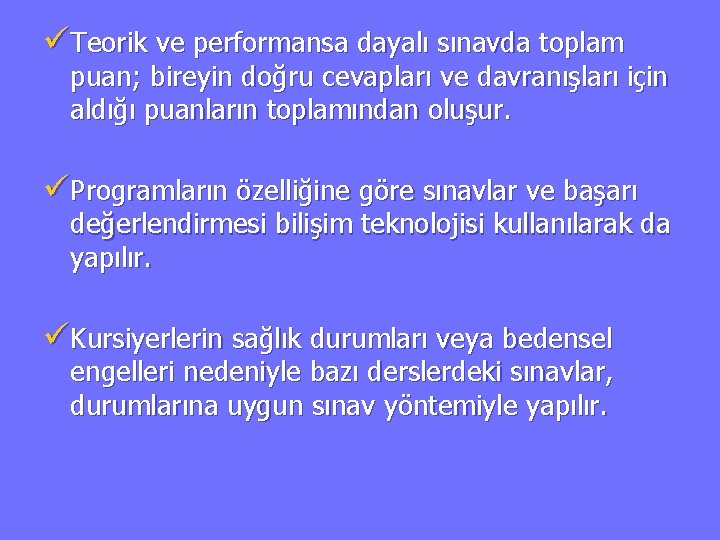 üTeorik ve performansa dayalı sınavda toplam puan; bireyin doğru cevapları ve davranışları için aldığı
