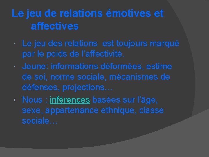 Le jeu de relations émotives et affectives Le jeu des relations est toujours marqué