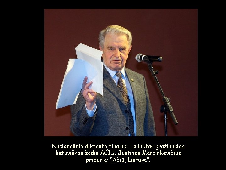 Nacionalinio diktanto finalas. Išrinktas gražiausias lietuviškas žodis AČIŪ. Justinas Marcinkevičius priduria: “Ačiū, Lietuva”. 