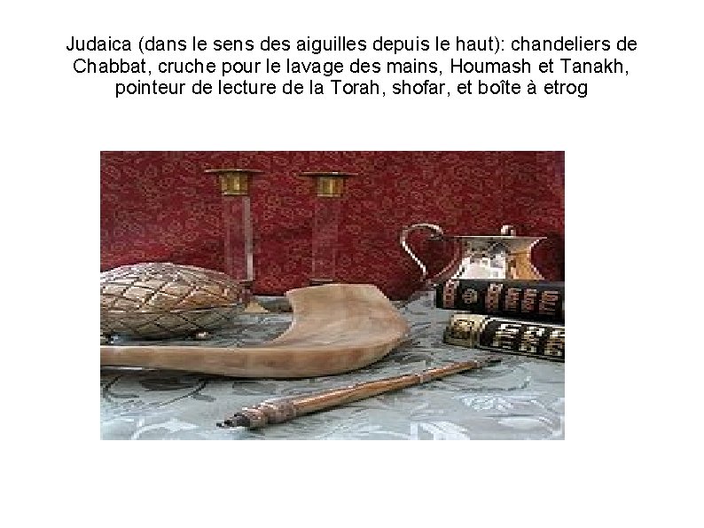 Judaica (dans le sens des aiguilles depuis le haut): chandeliers de Chabbat, cruche pour