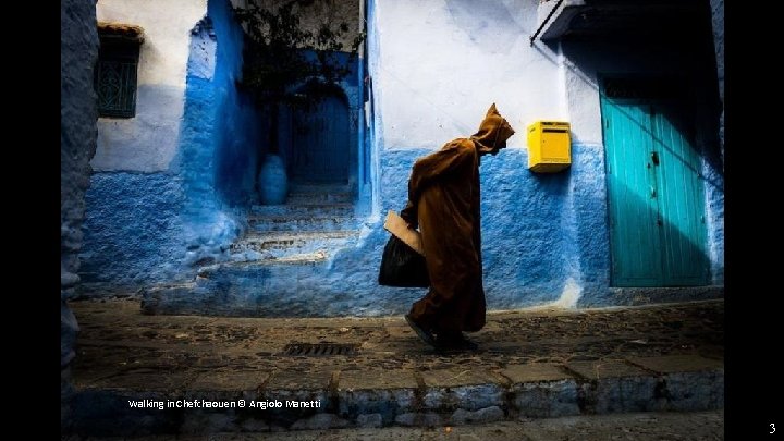 Walking in Chefchaouen © Angiolo Manetti 3 