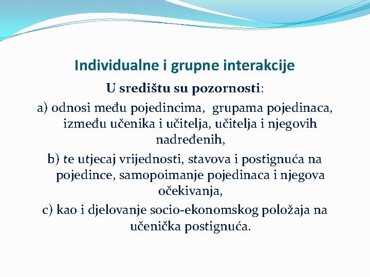 Individualne i grupne interakcije U središtu su pozornosti: a) odnosi među pojedincima, grupama pojedinaca,