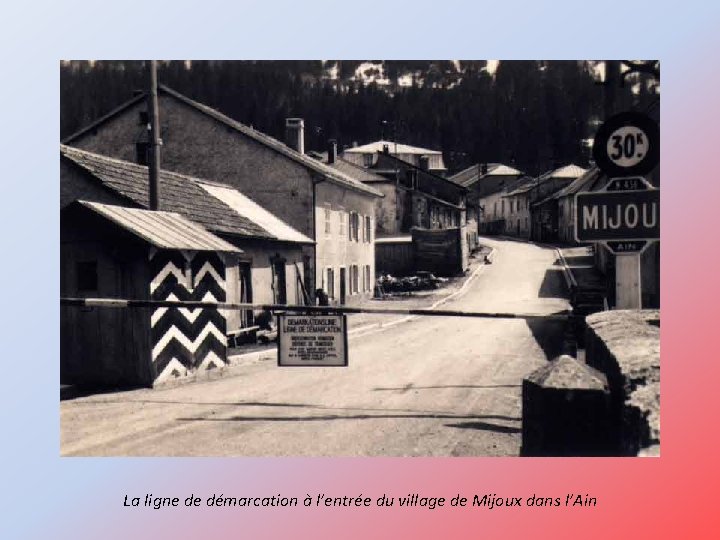 La ligne de démarcation à l’entrée du village de Mijoux dans l’Ain 