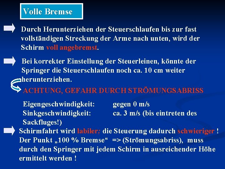 Volle Bremse Durch Herunterziehen der Steuerschlaufen bis zur fast vollständigen Streckung der Arme nach