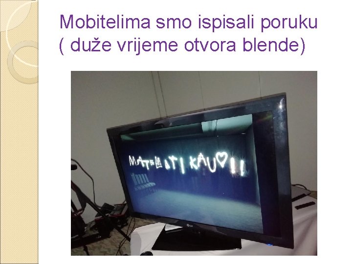 Mobitelima smo ispisali poruku ( duže vrijeme otvora blende) 