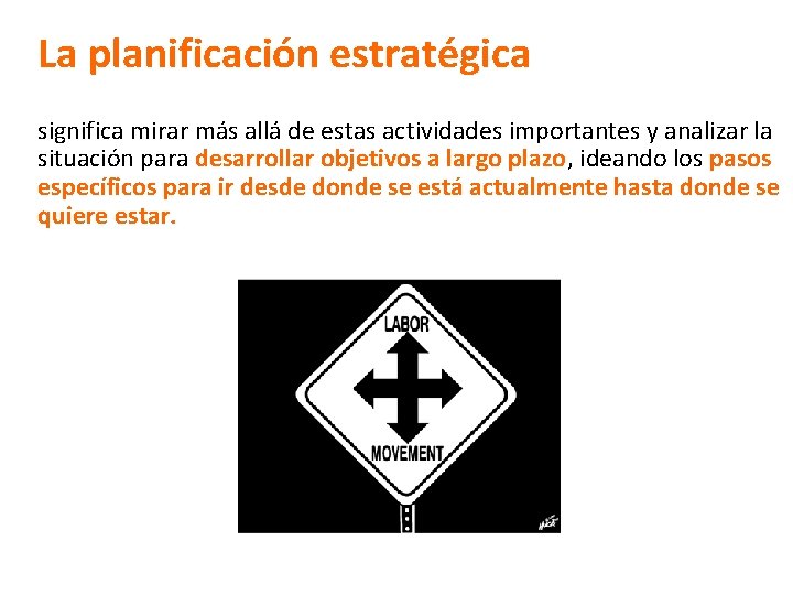 La planificación estratégica significa mirar más allá de estas actividades importantes y analizar la