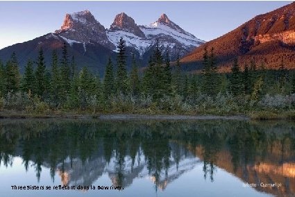 Three Sisters se reflétant dans la Bow river. 