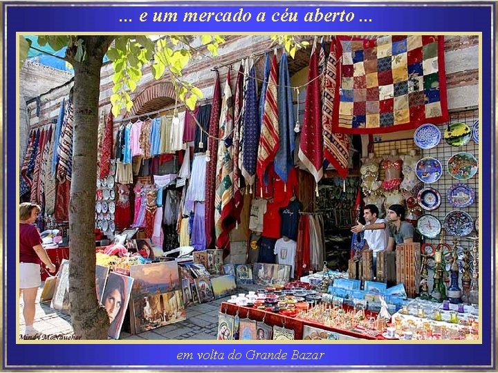 . . . e um mercado a céu aberto. . . em volta do