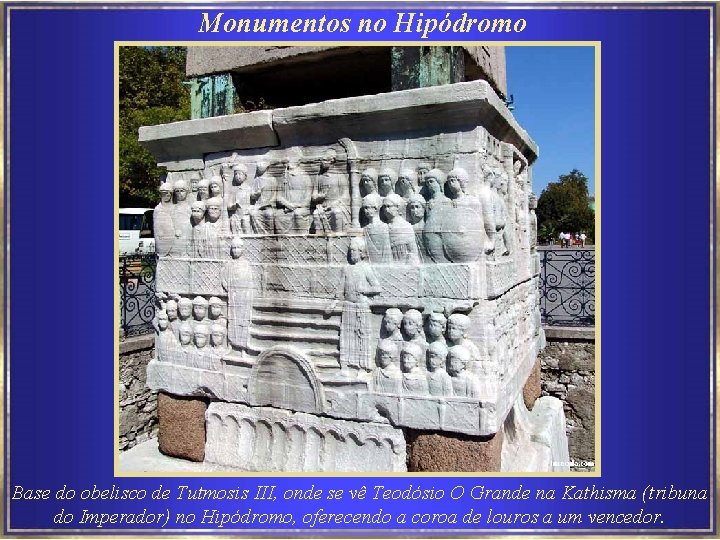 Monumentos no Hipódromo Base do obelisco de Tutmosis III, onde se vê Teodósio O