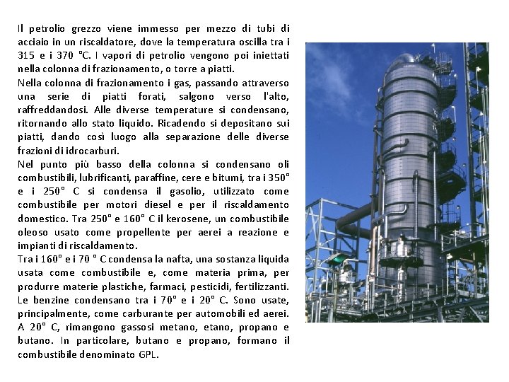 Il petrolio grezzo viene immesso per mezzo di tubi di acciaio in un riscaldatore,