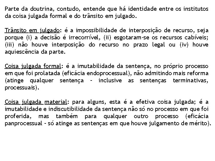 Parte da doutrina, contudo, entende que há identidade entre os institutos da coisa julgada