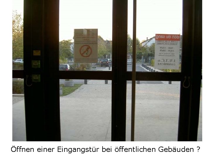 Öffnen einer Eingangstür bei öffentlichen Gebäuden ? 