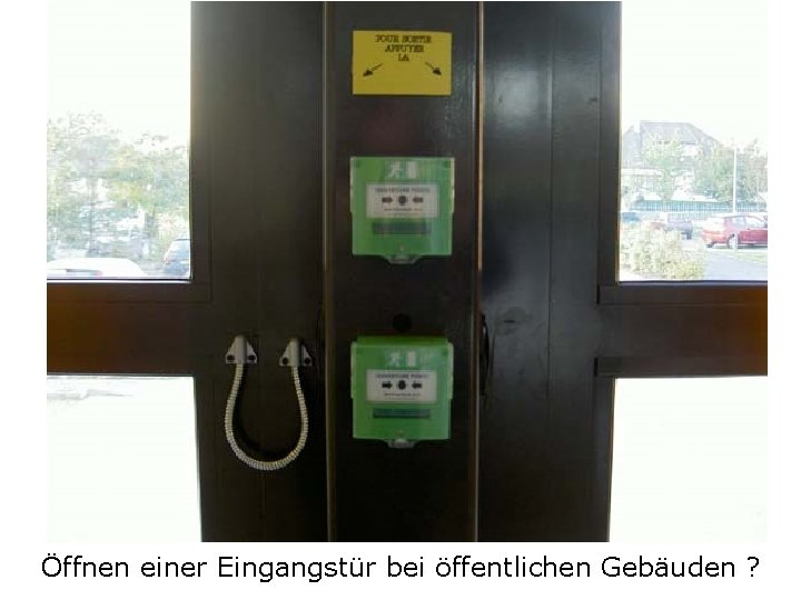 Öffnen einer Eingangstür bei öffentlichen Gebäuden ? 