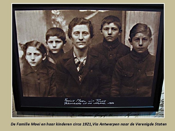 De Familie Moei en haar kinderen circa 1921, Via Antwerpen naar de Verenigde Staten