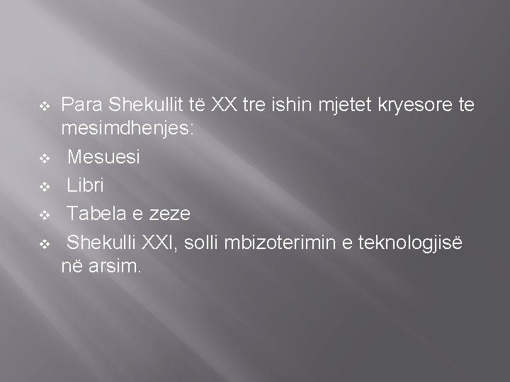v v v Para Shekullit të XX tre ishin mjetet kryesore te mesimdhenjes: Mesuesi