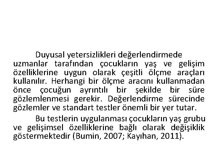 Duyusal yetersizlikleri değerlendirmede uzmanlar tarafından çocukların yaş ve gelişim özelliklerine uygun olarak çeşitli ölçme