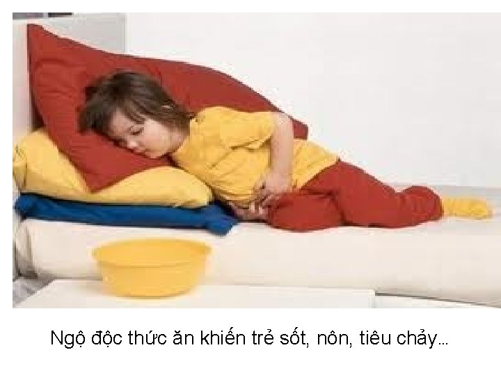 Ngộ độc thức ăn khiến trẻ sốt, nôn, tiêu chảy. . . 