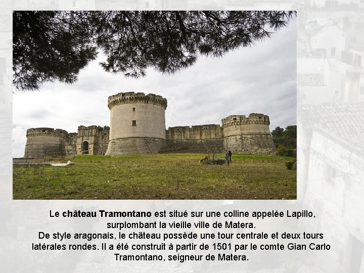 Le château Tramontano est situé sur une colline appelée Lapillo, surplombant la vieille ville