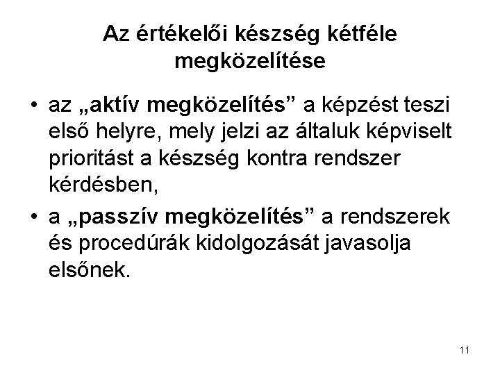 Az értékelői készség kétféle megközelítése • az „aktív megközelítés” a képzést teszi első helyre,