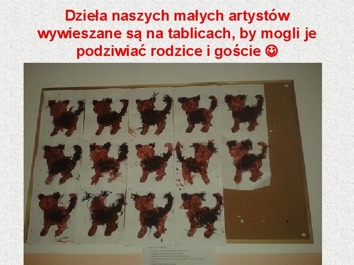 Dzieła naszych małych artystów wywieszane są na tablicach, by mogli je podziwiać rodzice i