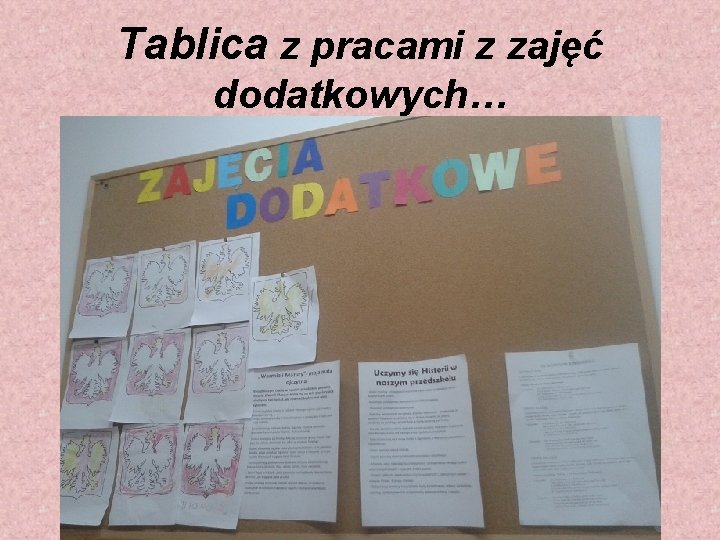 Tablica z pracami z zajęć dodatkowych… 