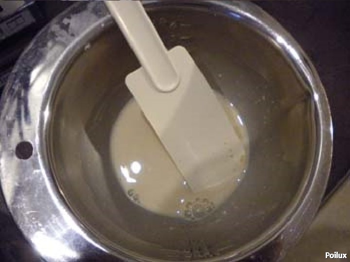Dissoudre la levure avec un peu d’eau des 330 ml Poilux 