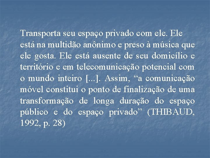 Transporta seu espaço privado com ele. Ele está na multidão anônimo e preso à