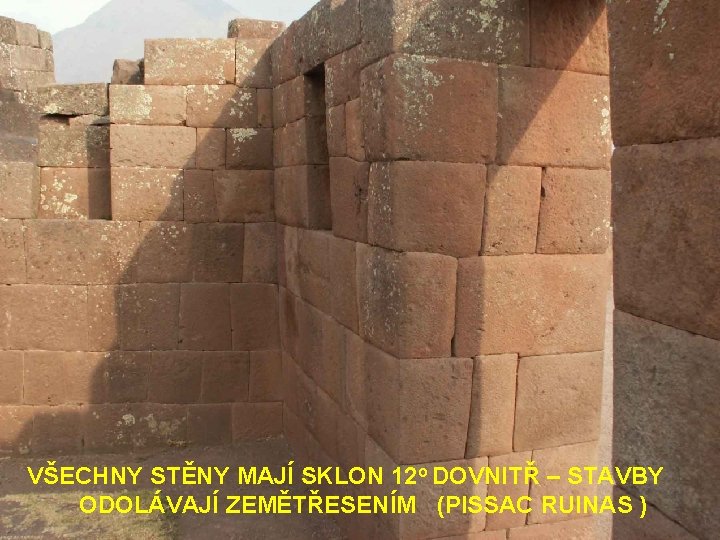 VŠECHNY STĚNY MAJÍ SKLON 12 o DOVNITŘ – STAVBY ODOLÁVAJÍ ZEMĚTŘESENÍM (PISSAC RUINAS )