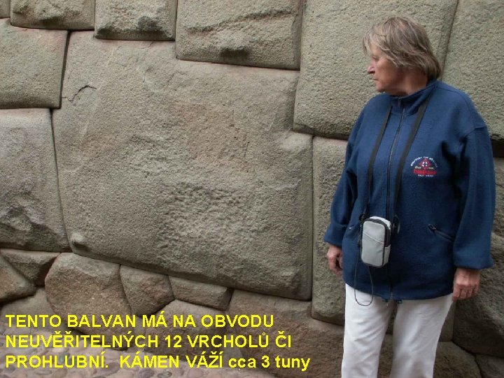 TENTO BALVAN MÁ NA OBVODU NEUVĚŘITELNÝCH 12 VRCHOLŮ ČI PROHLUBNÍ. KÁMEN VÁŽÍ cca 3