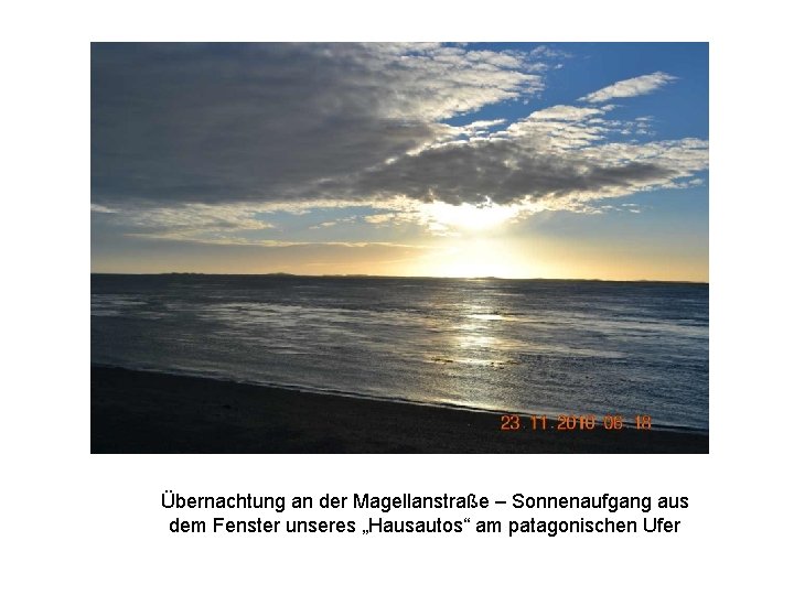 Übernachtung an der Magellanstraße – Sonnenaufgang aus dem Fenster unseres „Hausautos“ am patagonischen Ufer